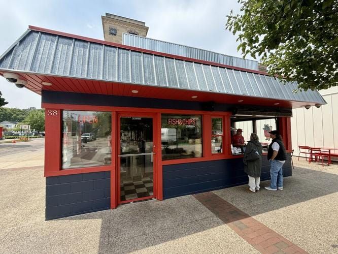 Walk-up restaurant brings fresh seafood to downtown Grand Haven post image