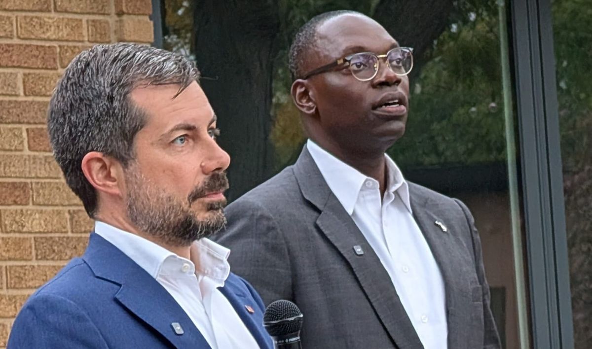 Buttigieg stumps in Holland to boost Gilchrist's secretary of state bid