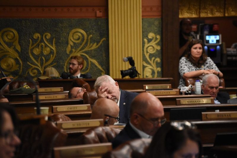 Michigan lawmakers finalize $85B budget after all-night legislative session, slew of bills post image