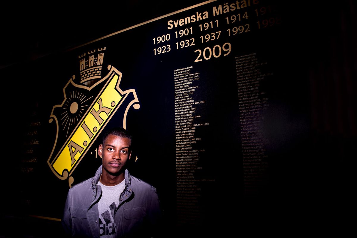 FRAMTIDEN I NUTID Så gott som så länge han kan minnas har AIK varit en del av livet för Alexander Isak. Sprungen ur ungdomsverksamheten visar han vägen framåt i A-laget redan nu.