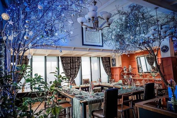 Feli’s Bar & Restaurant Celebrates 20 Years