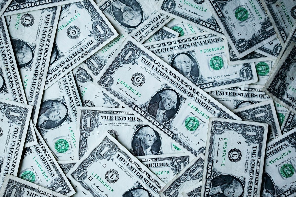 Banknoten als Symbol für Währungen und Zentralbankpolitik
