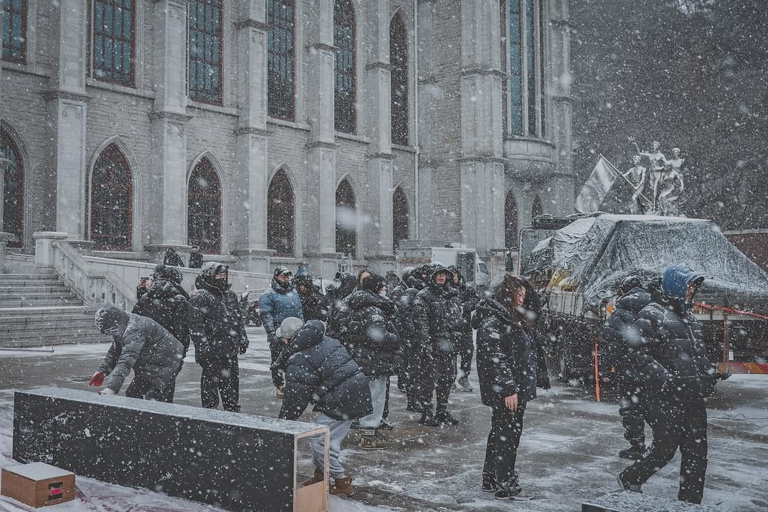 시상식 장면인가 봐. 눈이 엄청 왔네ㄷㄷ