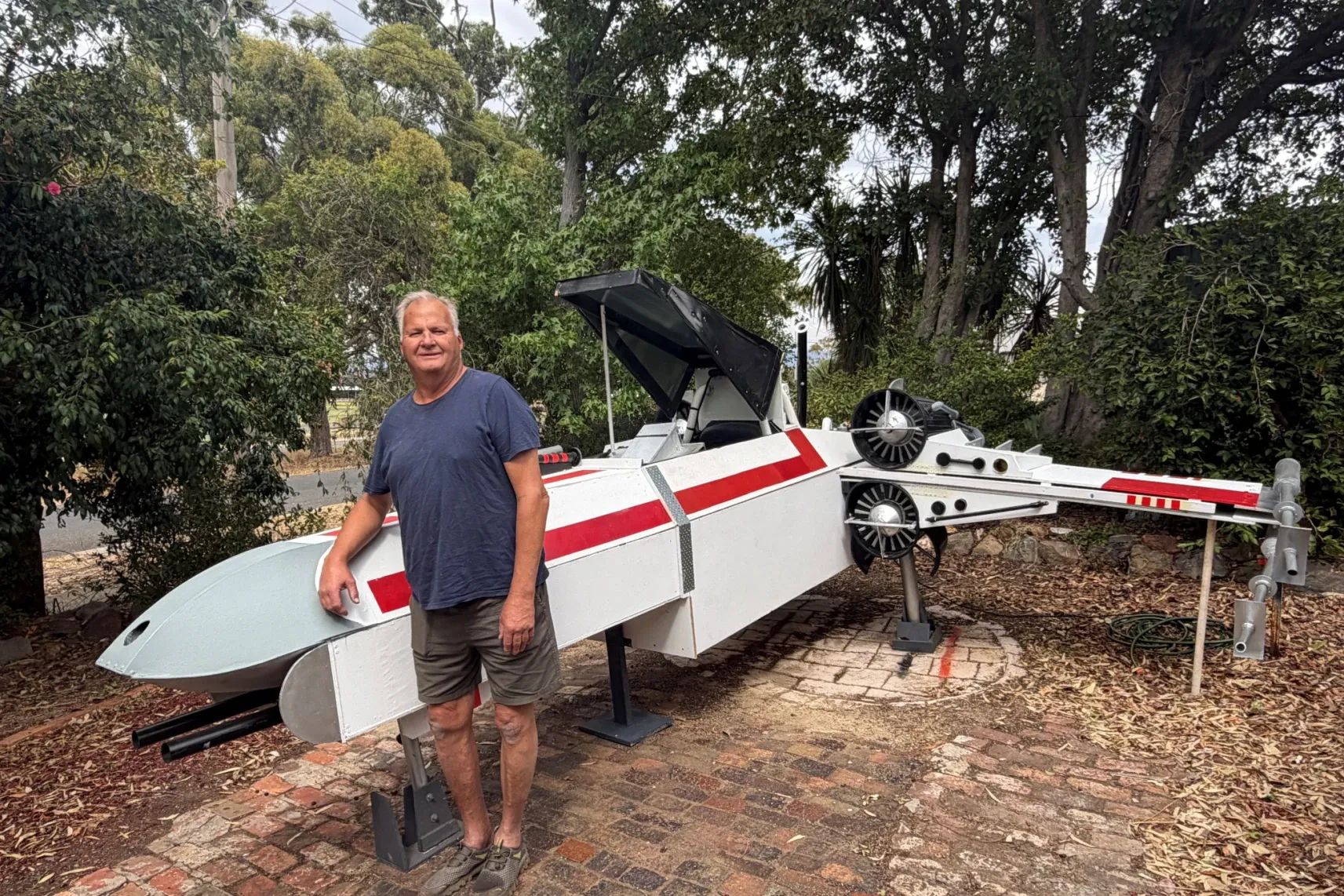 X-wing starfighter lands in Stawell