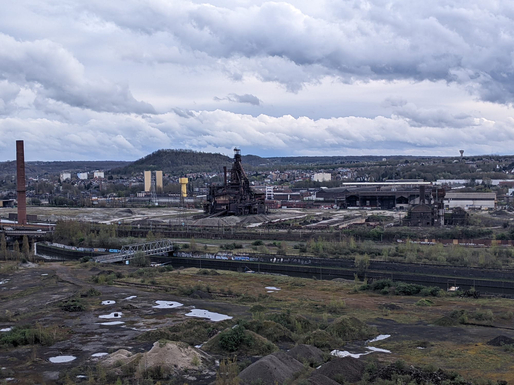 Cathédrale industrielle, terrils, Charleroi