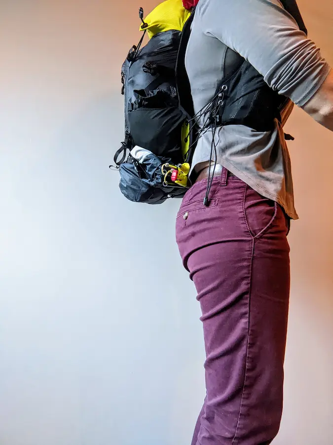 Position du sac de trail haut dans le dos