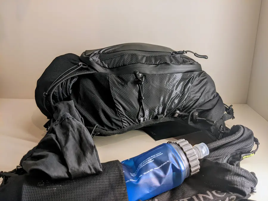 Sac de trail en itinérance noir, Eklipse 12 Instinct, flasque bleu