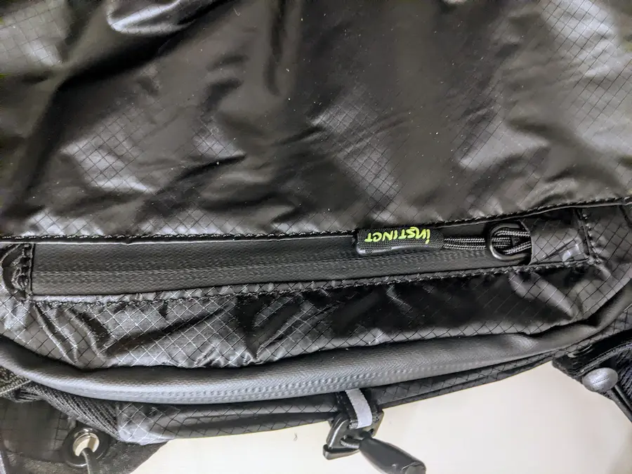 Fermeture éclaire imperméable, sac de trail noir