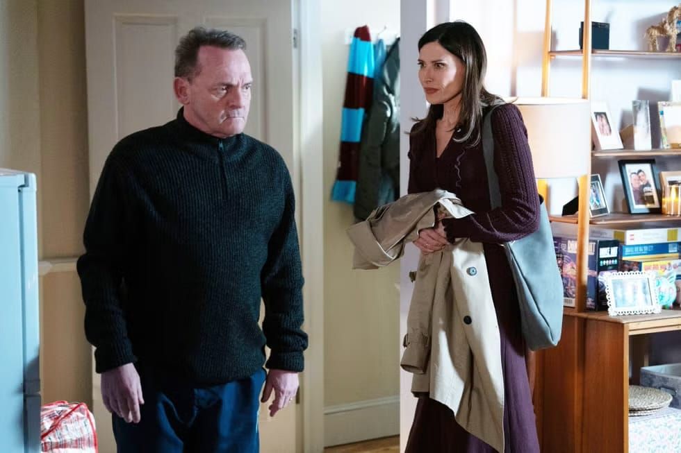 EastEnders' Billy Mitchell Refuses To Trust Bea As New Warning Signs Emerge