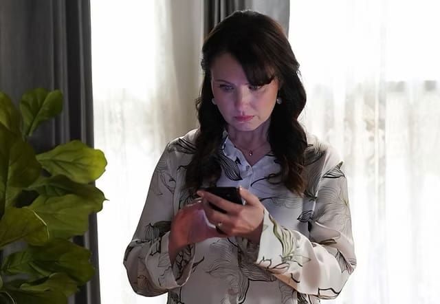 EastEnders' Honey Mitchell Is Forced To Choose Between Her Husband And Best Friend