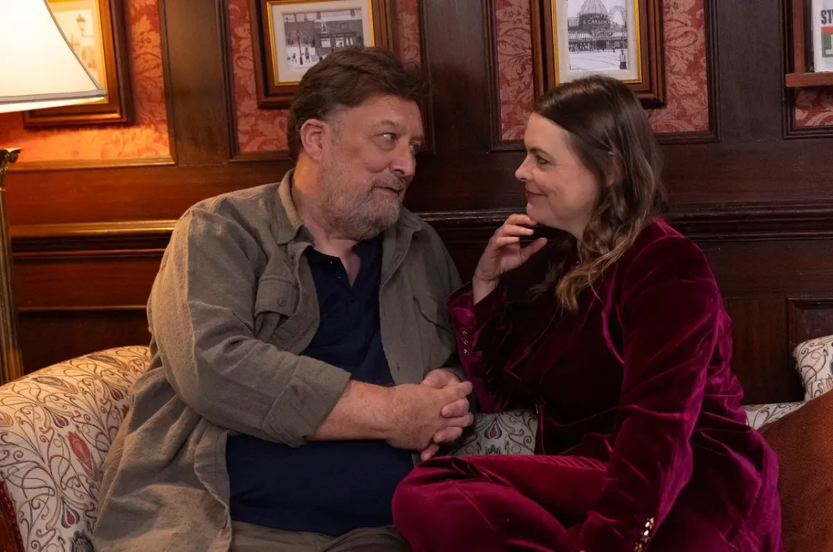 Coronation Street's Tracy Barlow Romance Sparks New Family Rift As Ross Closes In