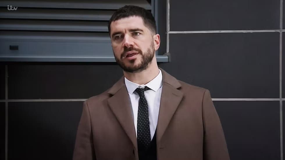Coronation Street’s Adam Barlow Steps In As Sarah’s Prison Crisis Leaves Kit Struggling With Harry
