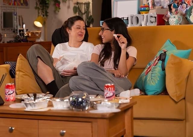 Coronation Street's Sienna forced to explain herself after suspicious exit
