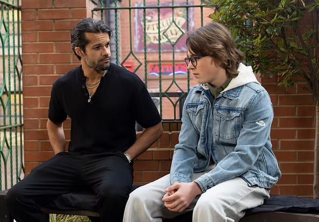 Coronation Street's Idris supports Sam as he struggles after schizophrenia diagnosis