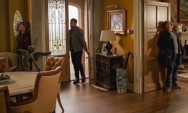 Emmerdale's Steve robs Home Farm as innocent Kev takes the blame