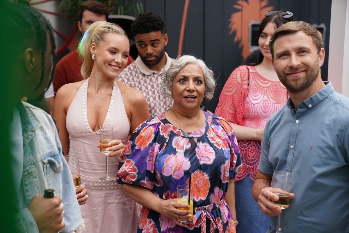 Hollyoaks’ Misbah fears Imran is hiding something