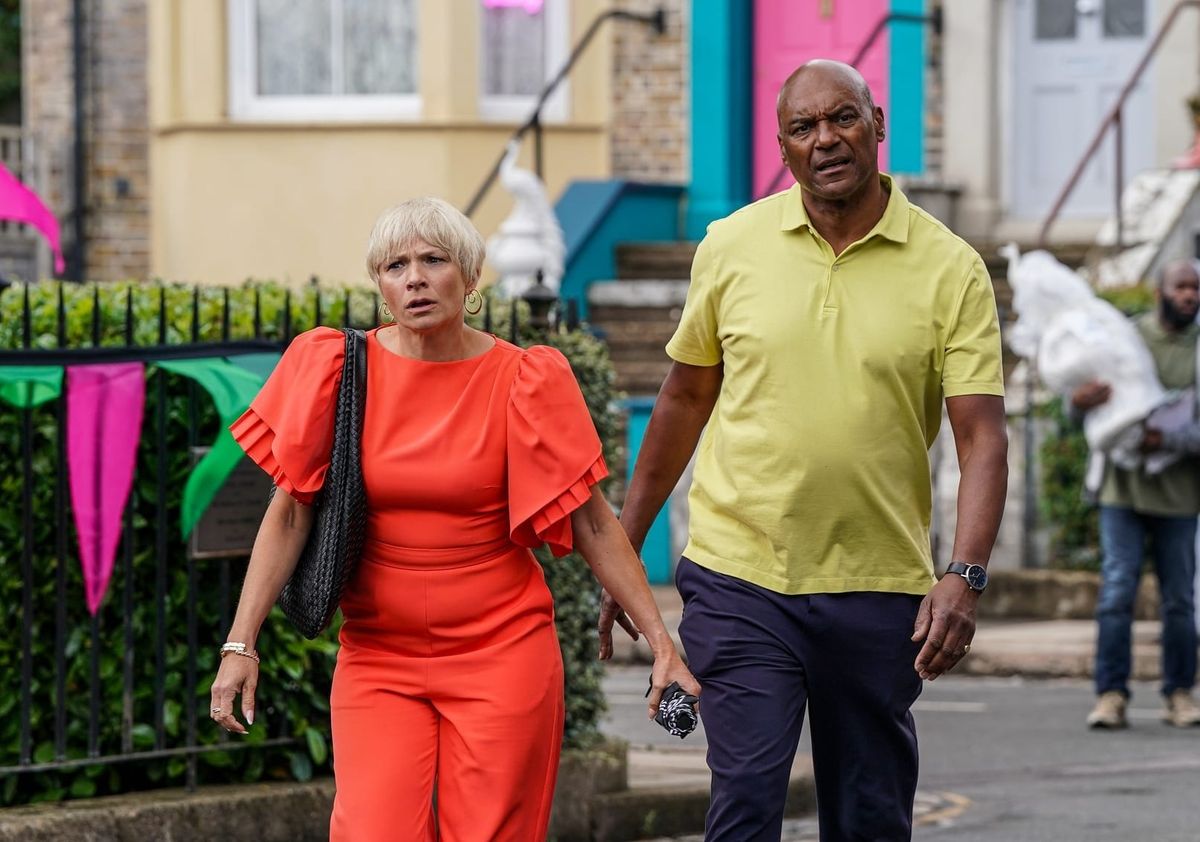 EastEnders Nicola stunned as entire family arrives in Walford