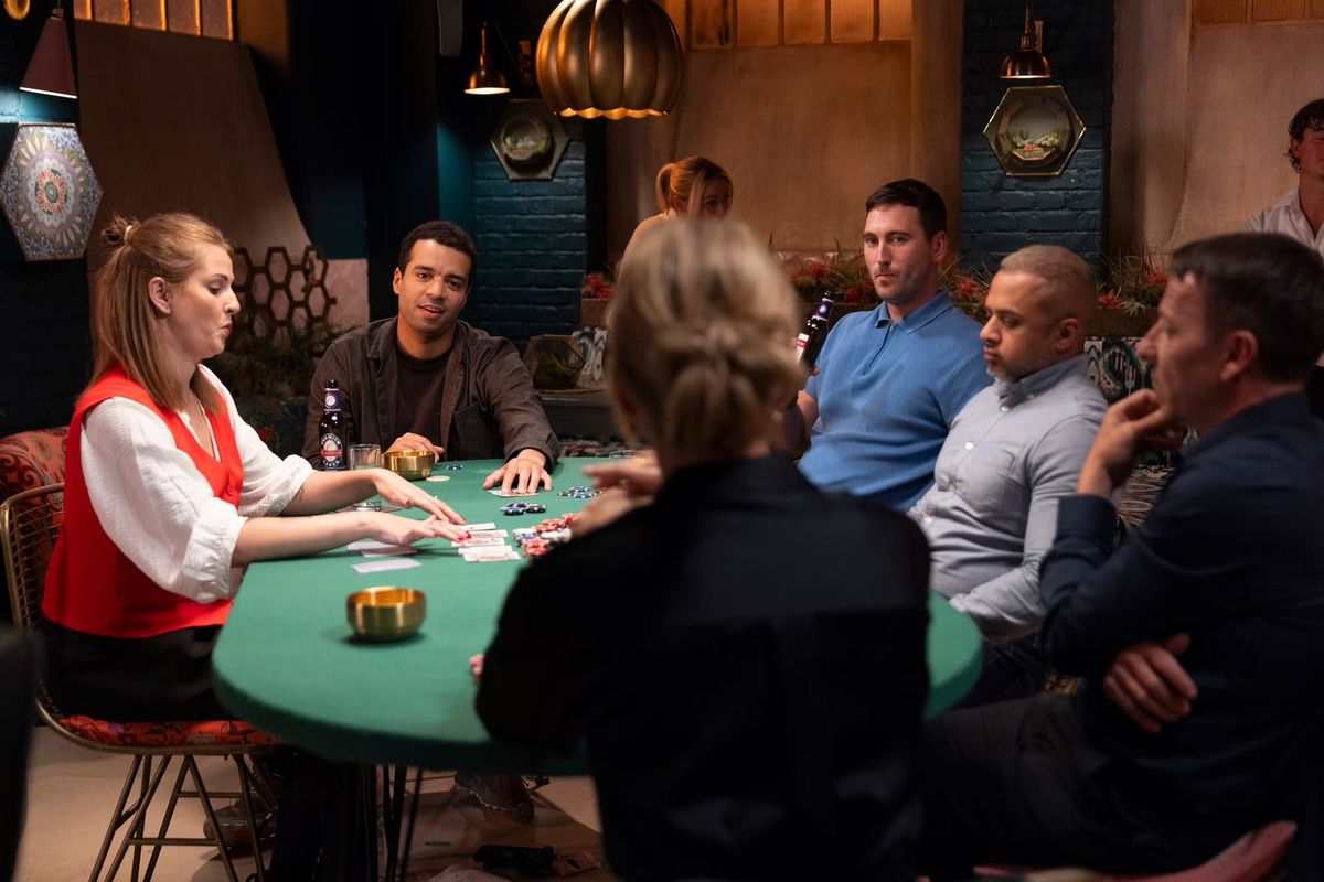 Coronation Street Kit Caught Up in Idris’ Secret Poker Plot