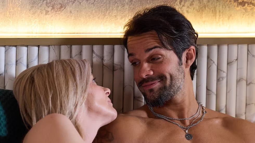 Coronation Street Leanne Betrayed as Idris Uses Her £5,000