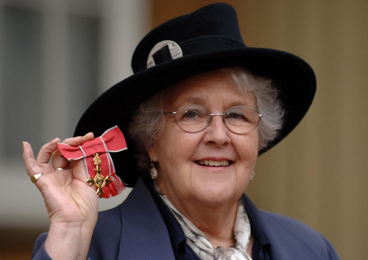 Coronation Street Star Stephanie Cole Dies Aged 84