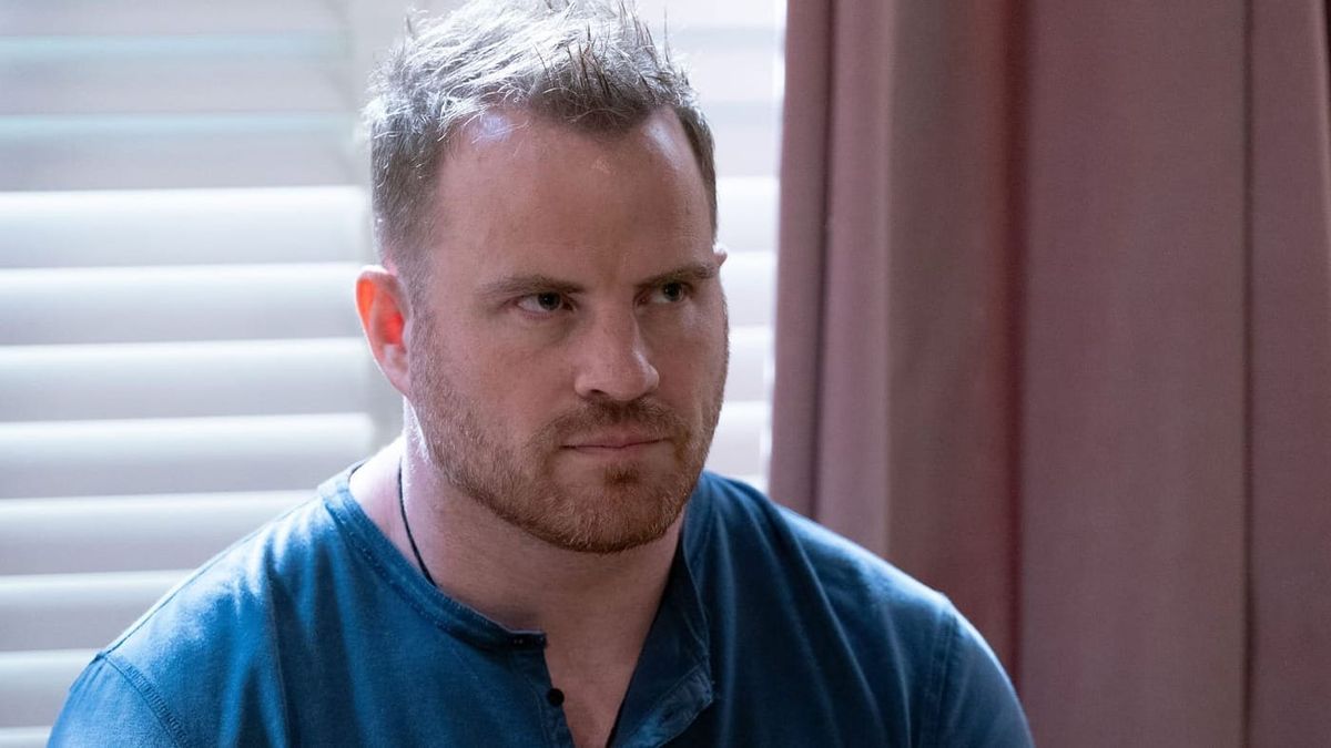 EastEnders’ Sean returns for Amy as the family turns on Max