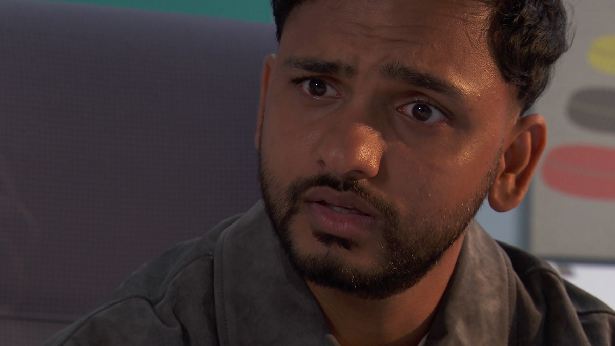 Hollyoaks’ Leah wants Imran back but has no idea what he is hiding