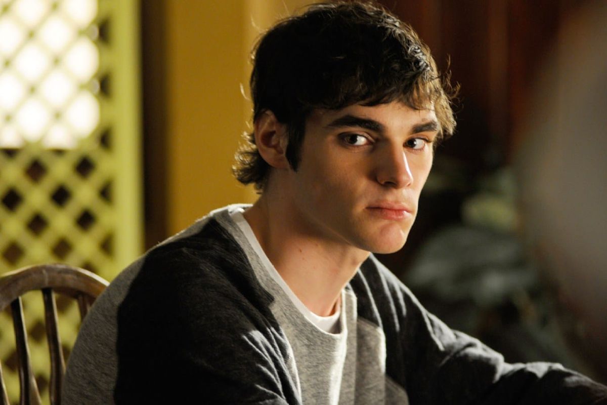 RJ Mitte, Walter White Jr. of "Breaking Bad," Dies at 34