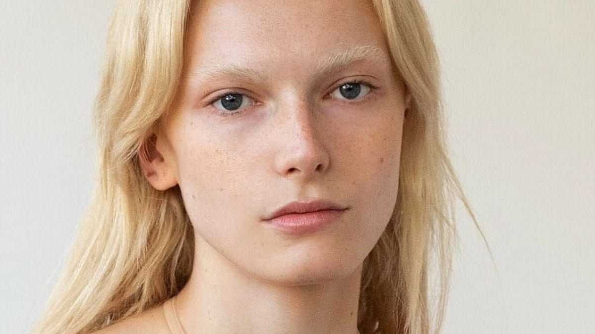 Alex Consani returns to the Victoria's Secret runway for a third year in golden wings