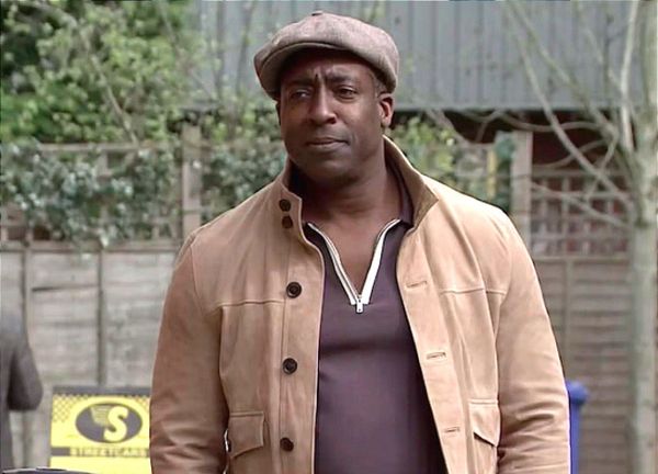 Coronation Street’s Ronnie Bailey Drawn Into Missing Gun Mystery