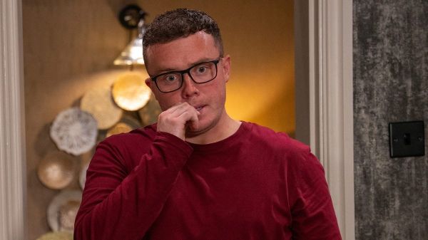Emmerdale Vinny makes shock Lewis U-turn after telling Kev