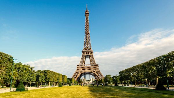 Eiffel Tower ticket change affects guided group visits