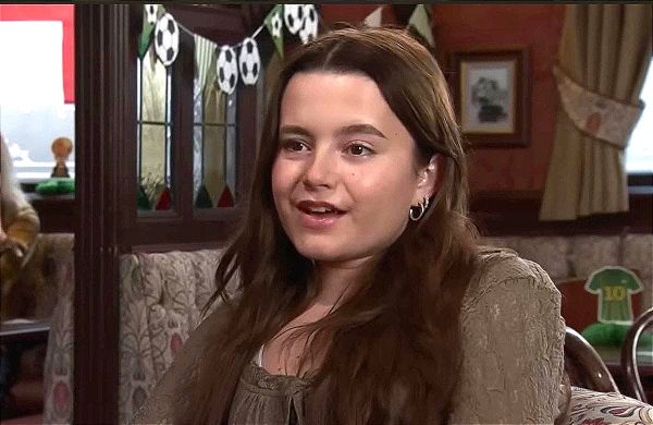 Coronation Street Sally finds new fashion hope for Betsy after London setback