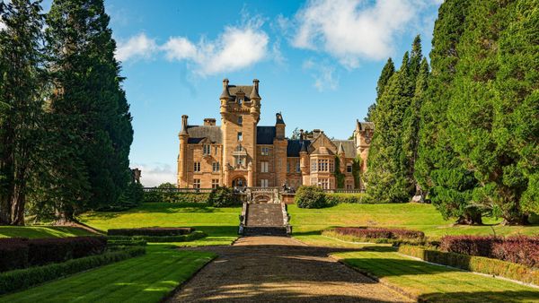 Where is Celebrity Traitors filmed and can fans visit