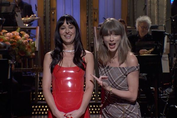 Taylor Swift shocks SNL viewers with surprise cameo