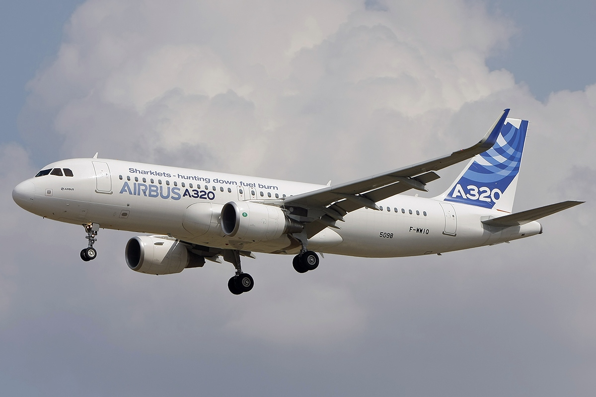 A photo of Airbus A320 with text: Sharklets hunting down fuel burn