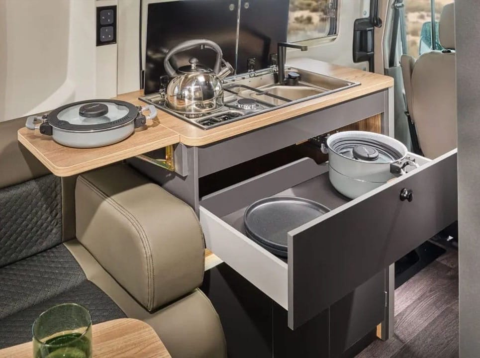 A picture of the kitchen in the E62