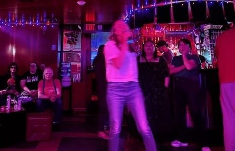 What Makes Elisa Gabbert Laugh
