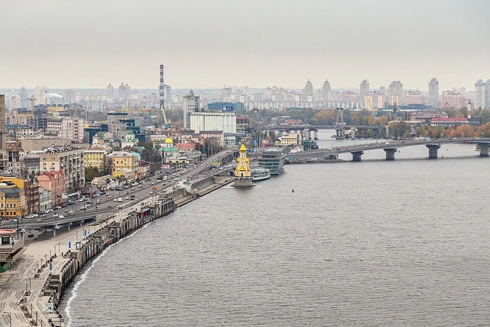 Ukraine's risks ease, but war keeps economy and recovery under severe strain, KSE says