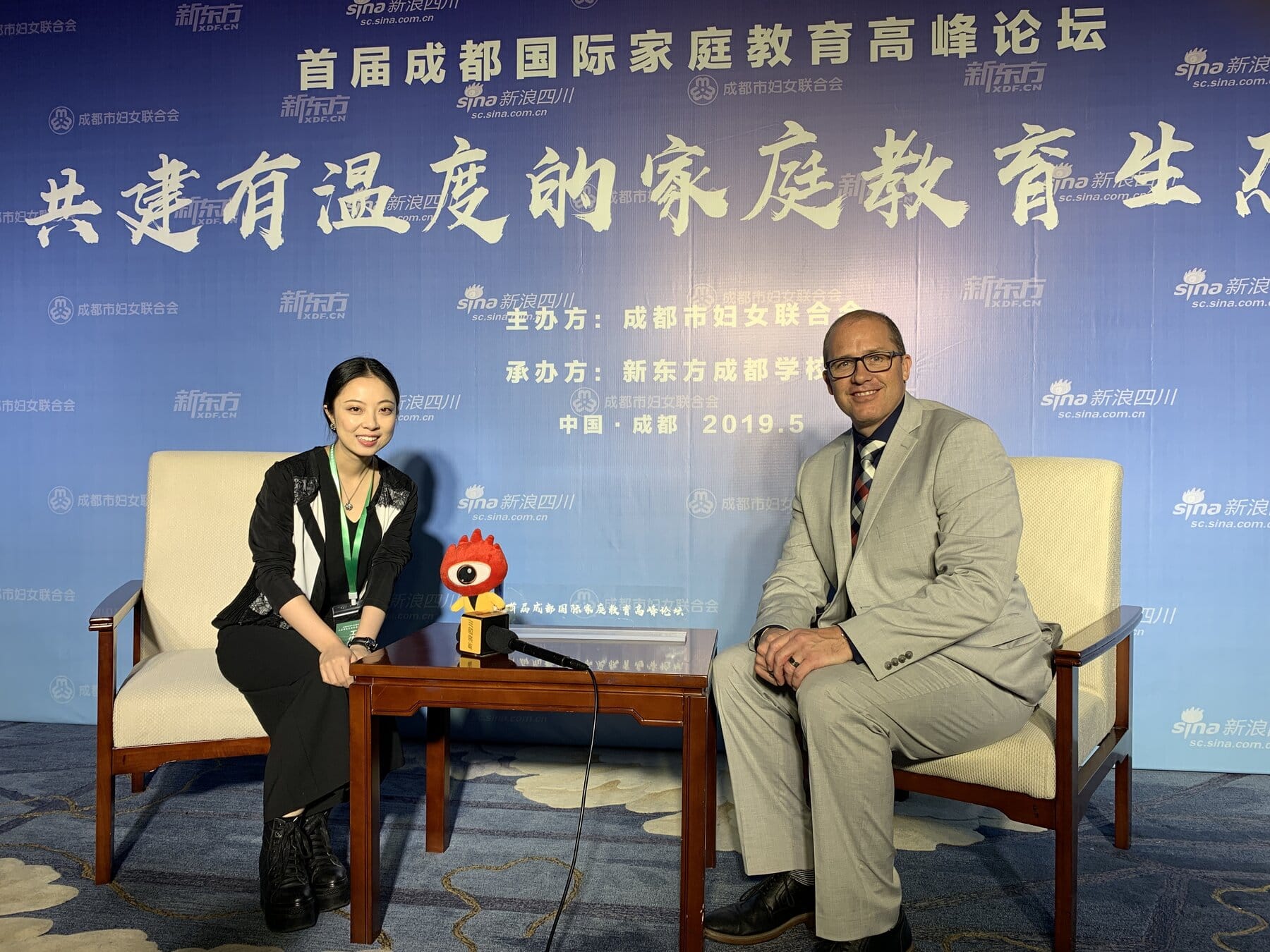 David Dayton speaking in Chengdu