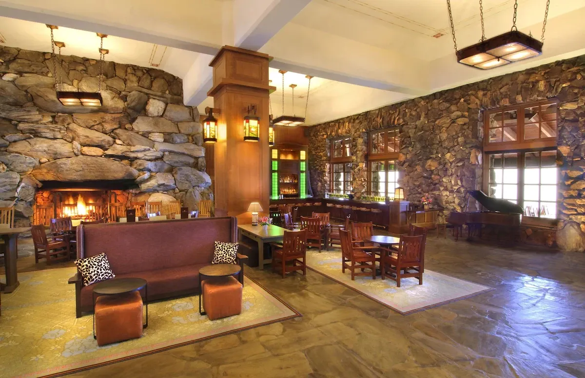 Dining That Encourages You to Stay a While