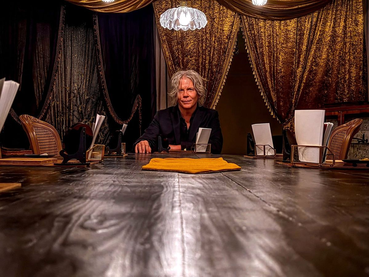 The Séance Now Near You