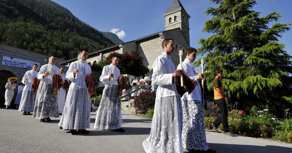 SSPX là gì? Một cái nhìn về nhóm Công giáo truyền thống ly giáo với Giáo hội