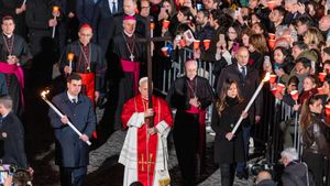 Đức Lêô XIV lần đầu chủ sự nghi thức Đàng Thánh giá