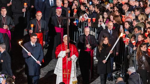 Đức Lêô XIV lần đầu chủ sự nghi thức Đàng Thánh giá