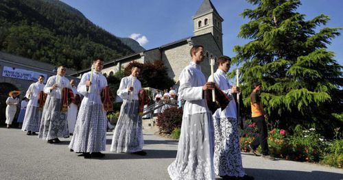 SSPX là gì? Một cái nhìn về nhóm Công giáo truyền thống ly giáo với Giáo hội