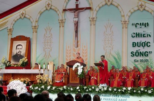 Đức Hồng Y Tagle: Một vị tử đạo giúp thế giới hỗn loạn khám phá ra chân lý của Chúa Giê-su