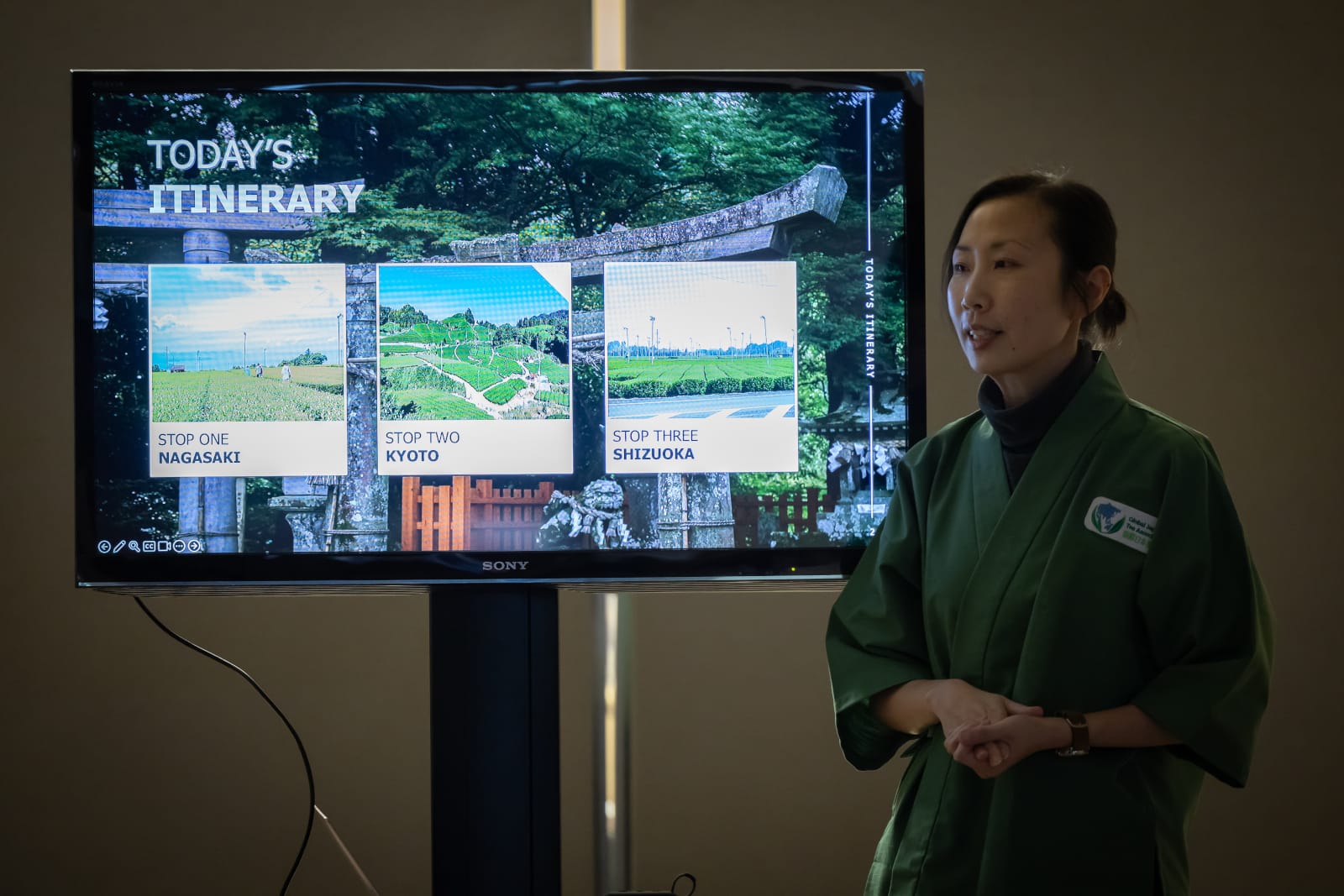Jan introduced the itinerary at the "Travel Through Japan with Tea" workshop. PC: Adam PW Smith Photography (@adampwsmithphotography)