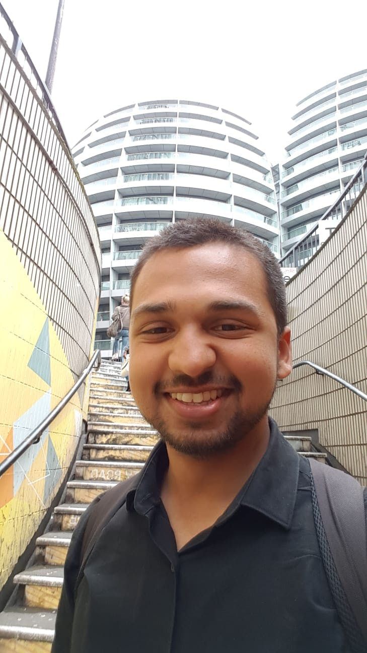 Rencontrez Dhillon : 1 An Comme BA