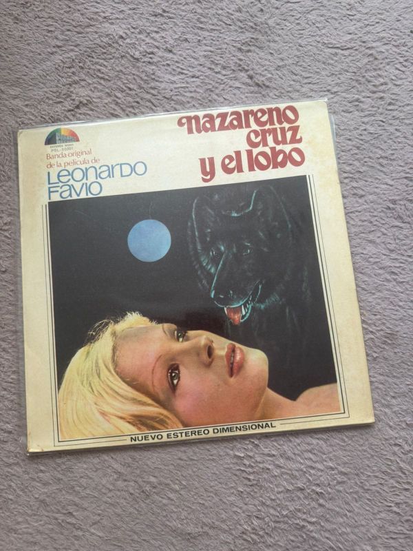 Capa da trilha original de Nazareno Cruz y el Lobo; cortesia de Isabela Mota. 