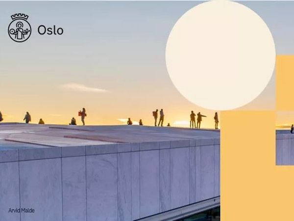 Oslo kommune sin logo lagt over et bilde av mennesker på operataket.